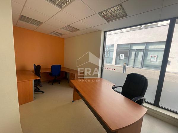Local  professionnel ou commercial Saint-Vit 104 m2