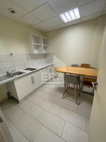 Local  professionnel ou commercial Saint-Vit 104 m2