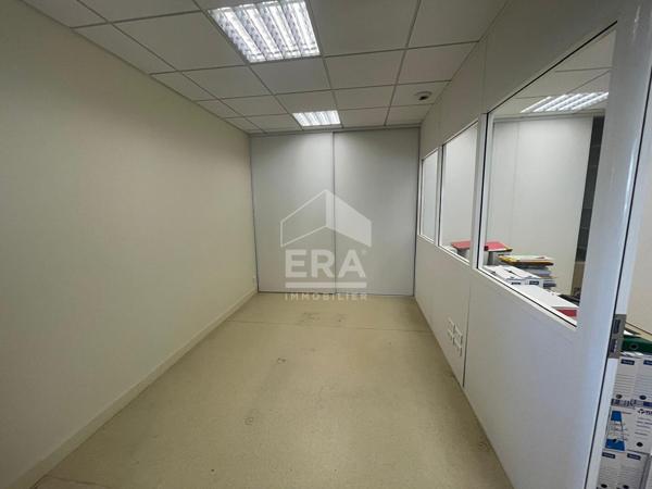 Local  professionnel ou commercial Saint-Vit 104 m2