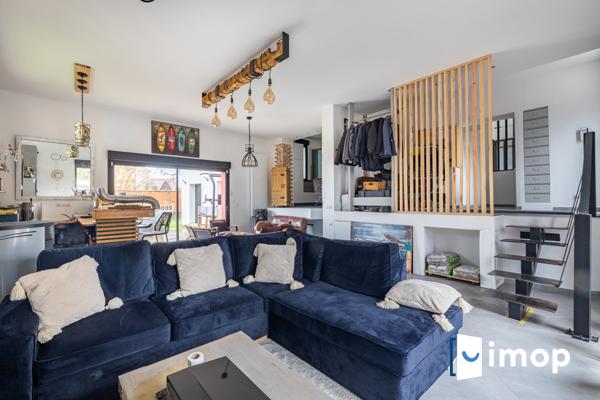 Grand pavillon individuel sur 1259 m² de terrain à Sainte Geneviève des Bois