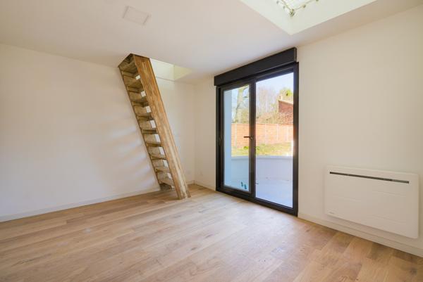 Grand pavillon individuel sur 1259 m² de terrain à Sainte Geneviève des Bois