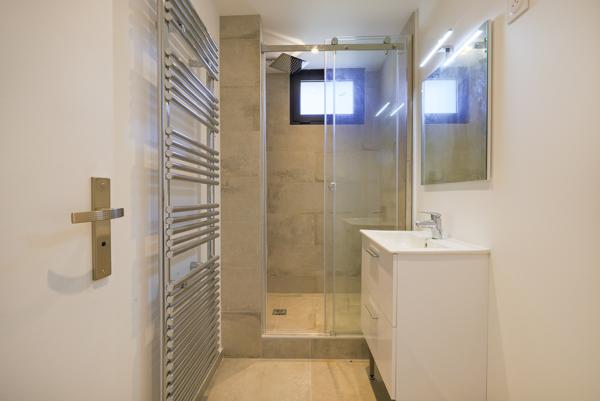 Grand pavillon individuel sur 1259 m² de terrain à Sainte Geneviève des Bois