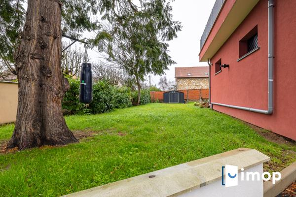 Grand pavillon individuel sur 1259 m² de terrain à Sainte Geneviève des Bois