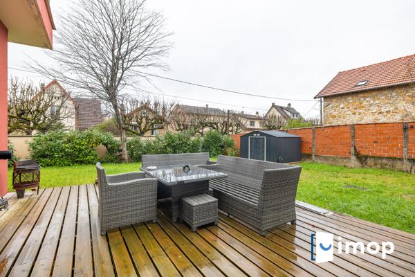 Grand pavillon individuel sur 1259 m² de terrain à Sainte Geneviève des Bois