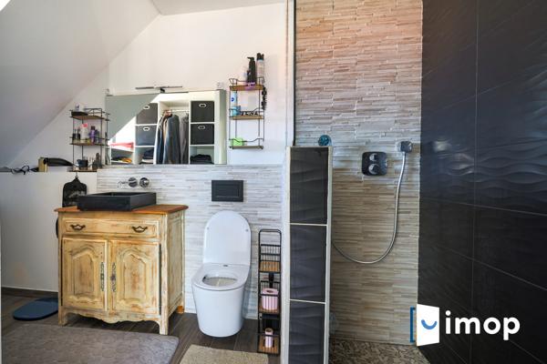 Grand pavillon individuel sur 1259 m² de terrain à Sainte Geneviève des Bois