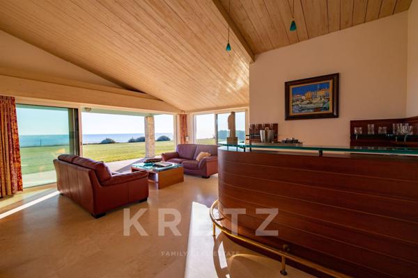 Propriété exceptionnelle en première ligne face à l'océan