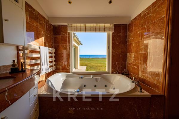 Propriété exceptionnelle en première ligne face à l'océan