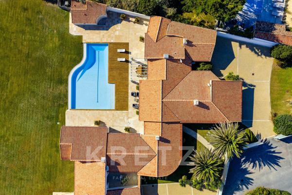 Propriété exceptionnelle en première ligne face à l'océan