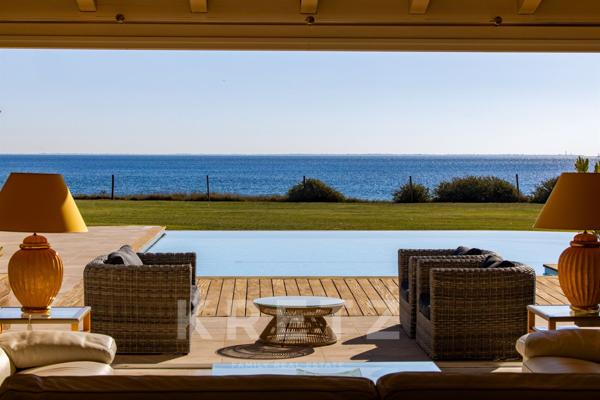 Propriété exceptionnelle en première ligne face à l'océan