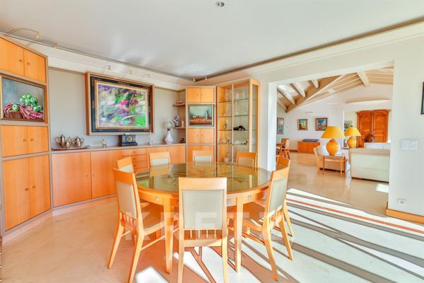 Propriété exceptionnelle en première ligne face à l'océan