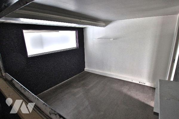 Vend fonds de commerce de 60m2 environ à Montereau. Grande cave et parking sécurisé.