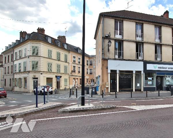 Vend fonds de commerce de 60m2 environ à Montereau. Grande cave et parking sécurisé.