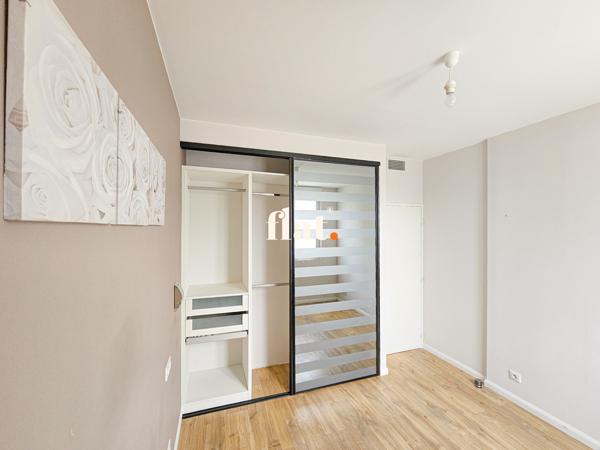 Appartement
                                                                                                                                                                                                                                                                                                                        4 pièce(s)                                                                                                                                                                                                          3 chambre(s)                                                                                                                                                                                                          139  m²