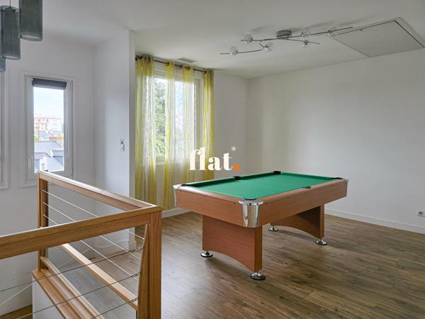 Appartement
                                                                                                                                                                                                                                                                                                                        4 pièce(s)                                                                                                                                                                                                          3 chambre(s)                                                                                                                                                                                                          139  m²