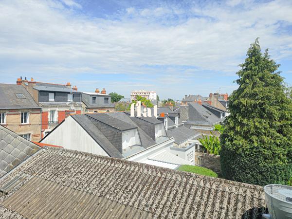 Appartement
                                                                                                                                                                                                                                                                                                                        4 pièce(s)                                                                                                                                                                                                          3 chambre(s)                                                                                                                                                                                                          139  m²