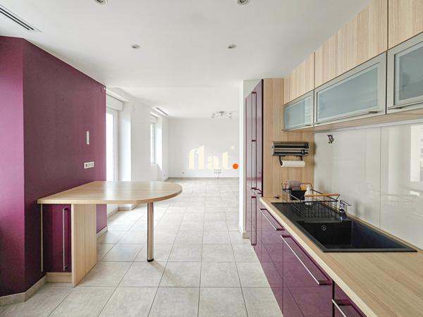 Appartement
                                                                                                                                                                                                                                                                                                                        4 pièce(s)                                                                                                                                                                                                          3 chambre(s)                                                                                                                                                                                                          139  m²