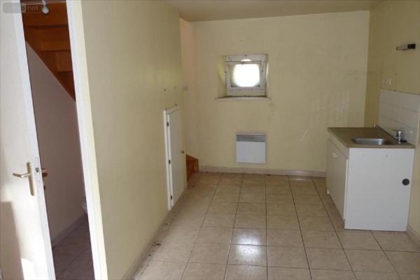 Maison à vendre à Ambrières-les-Vallées en Mayenne (53300), ref : 53075DLS24034