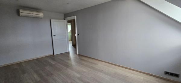 Maison Villeneuve L Archeveque 10 pièce(s) 240 m2