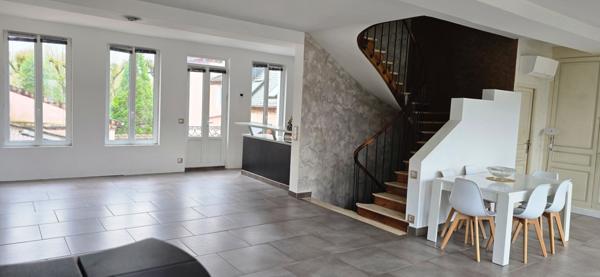 Maison Villeneuve L Archeveque 10 pièce(s) 240 m2