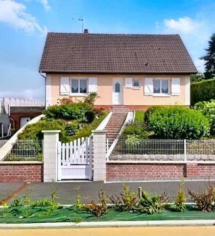 Maison familiale avec jardin et sous-sol