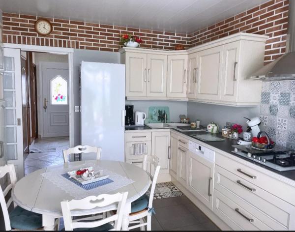 Maison familiale avec jardin et sous-sol