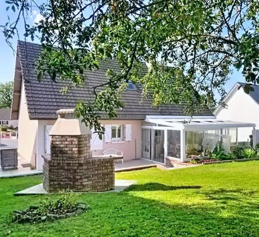 Maison familiale avec jardin et sous-sol