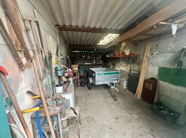 Maison, plus studio 30 m2, un garage à réhabiliter à vendre 5 pièces PESSAC (33)
