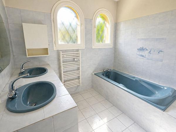 Maison Maison Blanquefort 6 chambres avec piscine, garage, jardin, sans vis-à-vis 188m2 188.13 m²