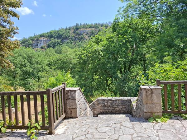 Superbe environnement , pour cette propriété au coeur de la vallée du Célé  !