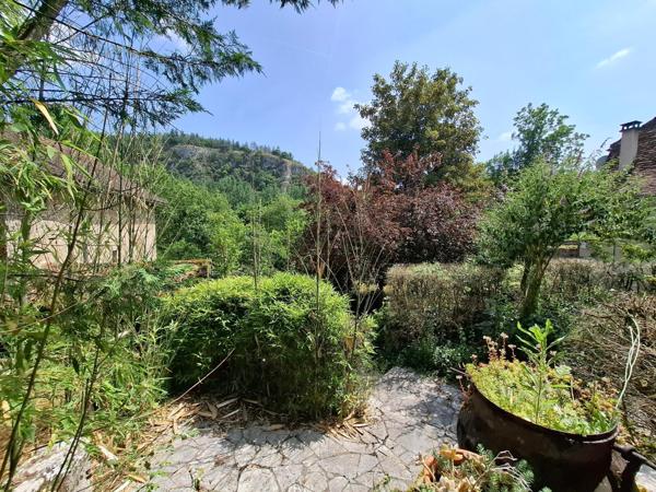 Superbe environnement , pour cette propriété au coeur de la vallée du Célé  !