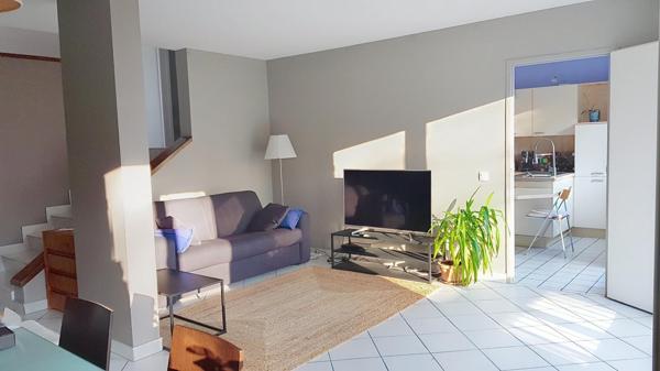 Montbonnot village, appartement expo sud, vue Belledonne, parc arboré.