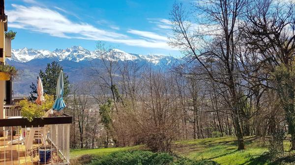 Montbonnot village, appartement expo sud, vue Belledonne, parc arboré.