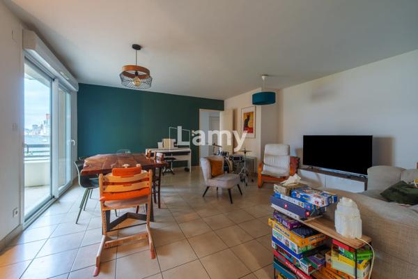 Secteur gare-blancheraie t4 avec terrasse et double parking