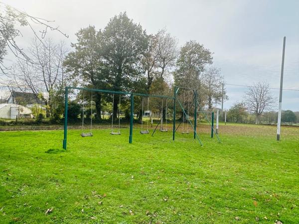 "Investissement Rentable : Gîte + 12 Logements Loués" sur plus de 8400m2 de terrain.
