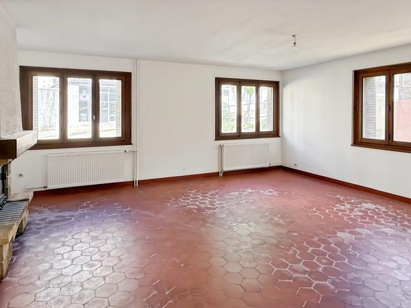 Maison à vendre 6 pièces GEX (01)