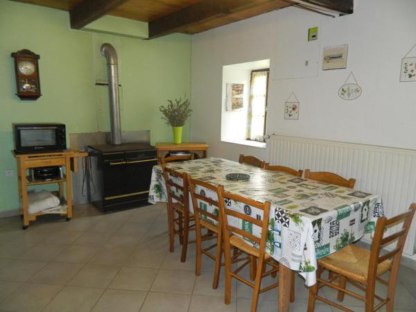 Maison 63 m2, source, 7 hectares (jardin, bois, landes)