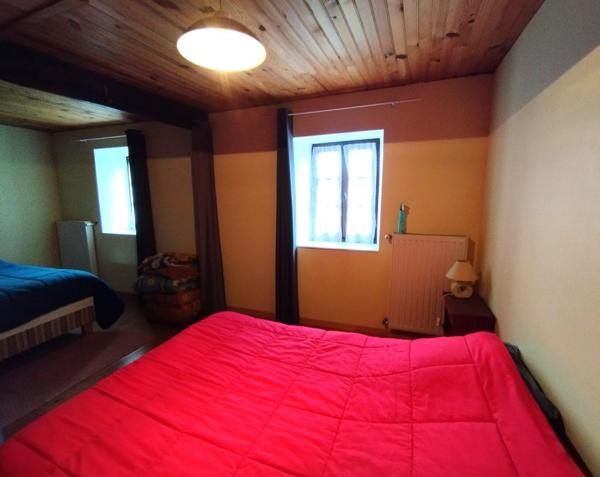 Maison 63 m2, source, 7 hectares (jardin, bois, landes)