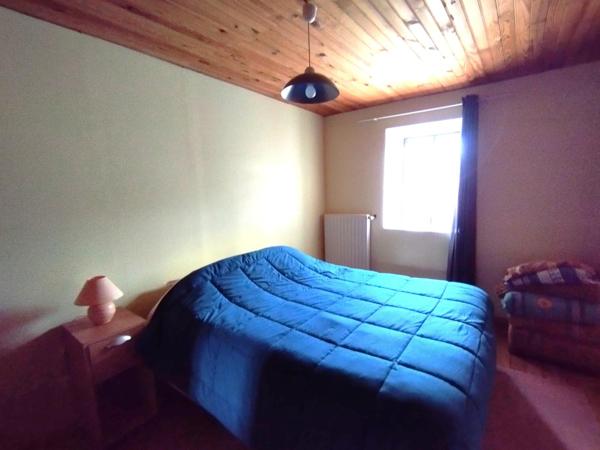 Maison 63 m2, source, 7 hectares (jardin, bois, landes)