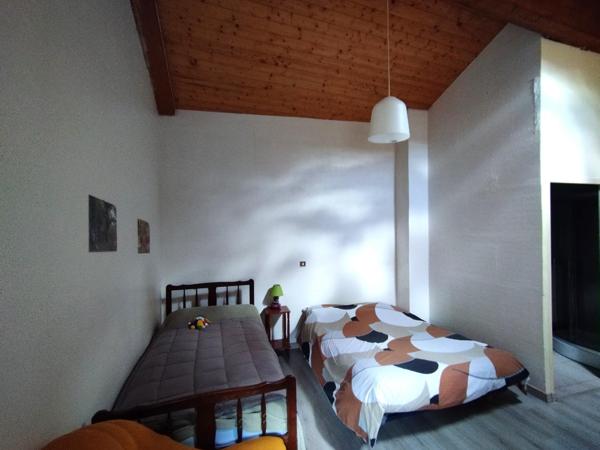 Maison 63 m2, source, 7 hectares (jardin, bois, landes)