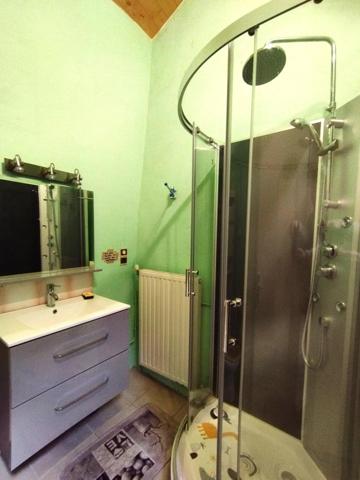 Maison 63 m2, source, 7 hectares (jardin, bois, landes)