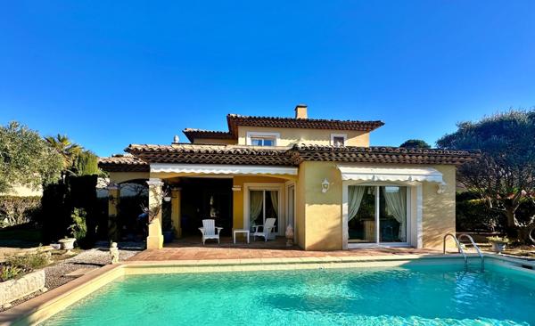 Villa provençale à vendre face au Golf 18 trous de Sainte-Maxime