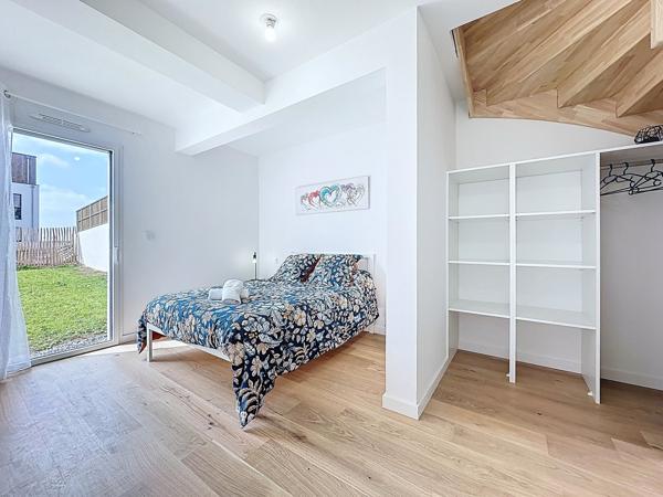 EXCLUSIVITÉ : APERCU MER, MAISON RECENTE AVEC 3 CHAMBRES, TERRASSE, PARKING ET JARDIN