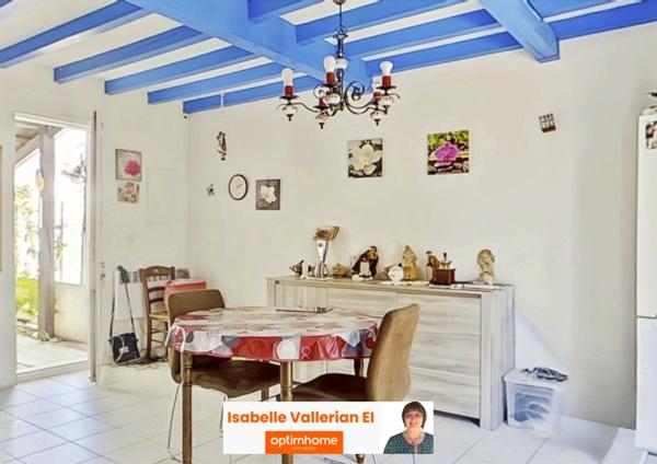 Maison à vendre 4 pièces AIGUES MORTES (30) avec parking et terrasse