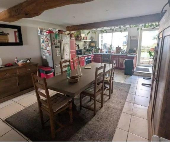 MAISON DE VILLAGE ATYPIQUE, RENOVEE