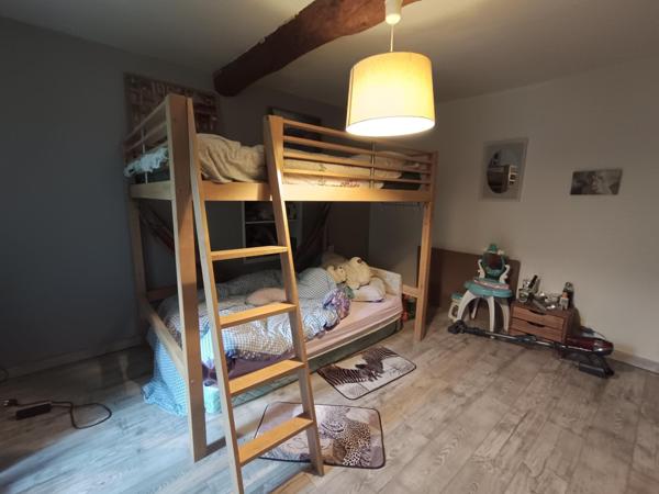 MAISON DE VILLAGE ATYPIQUE, RENOVEE