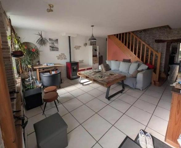 MAISON DE VILLAGE ATYPIQUE, RENOVEE