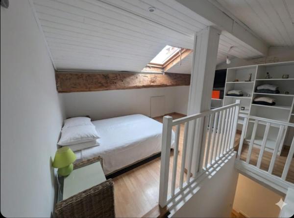 MAISON DE VILLAGE ATYPIQUE, RENOVEE