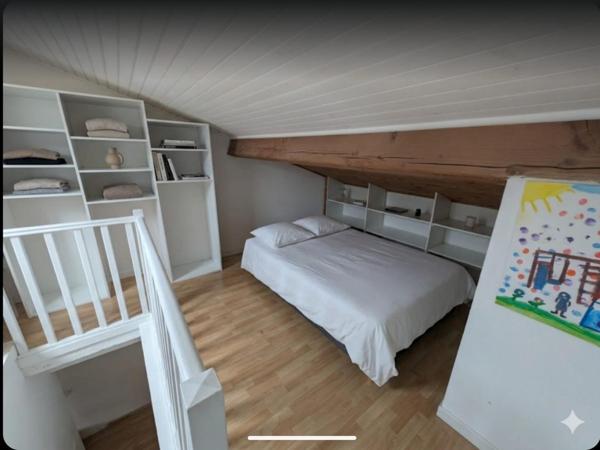 MAISON DE VILLAGE ATYPIQUE, RENOVEE