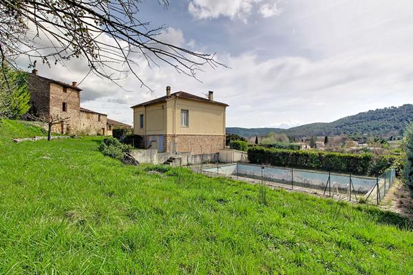 A VENDRE EN EXCLUSIVITÉ ! Propriété de Caractère à SALERNES! Un Potentiel Hors Normes !