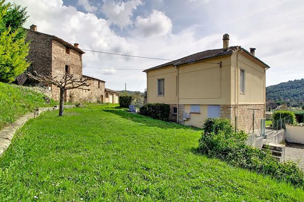 A VENDRE EN EXCLUSIVITÉ ! Propriété de Caractère à SALERNES! Un Potentiel Hors Normes !